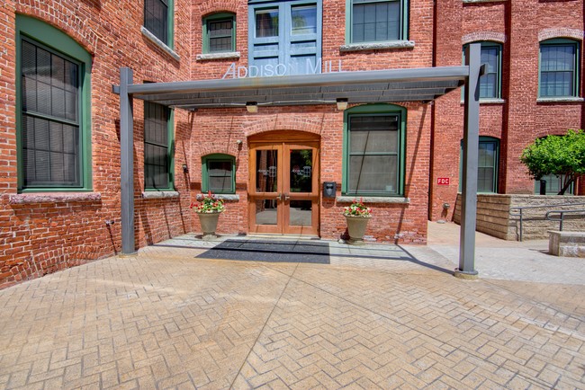 Foto del edificio - Addison Mill Loft Apartments