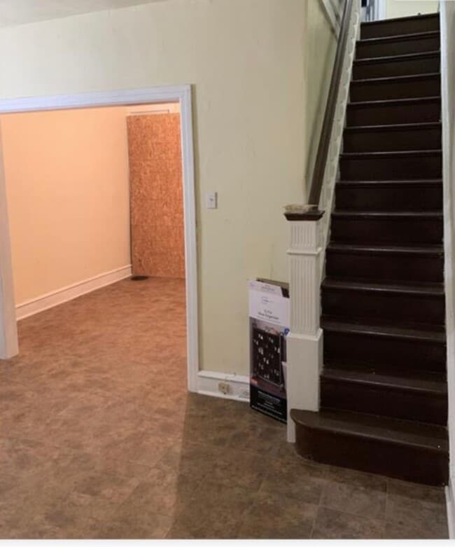 Building Photo - 2 Bedroom 1 Bathroom House for Rent