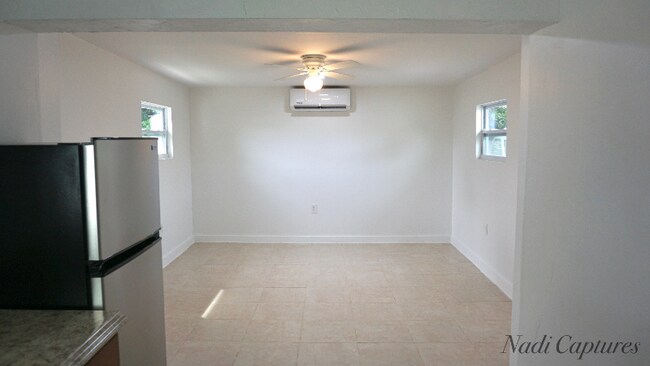 Foto del edificio - 1421 N Andrews Ave