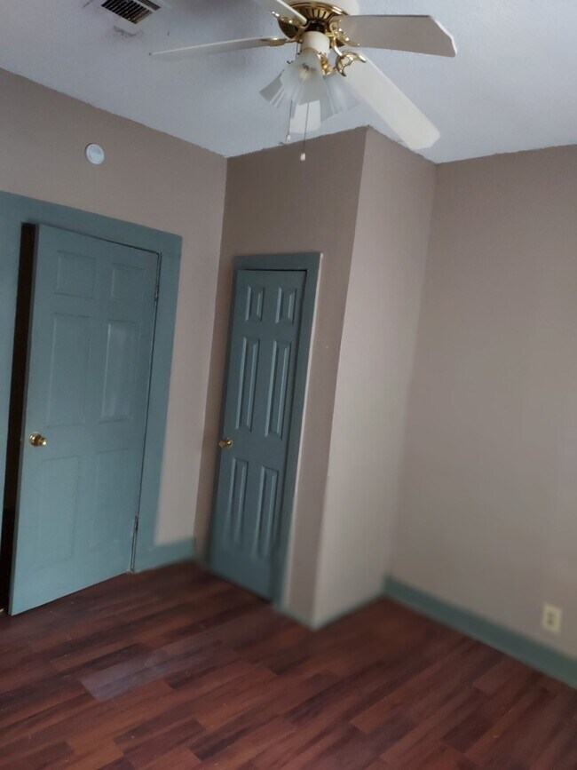 Foto del edificio - 216 W 19th Ave