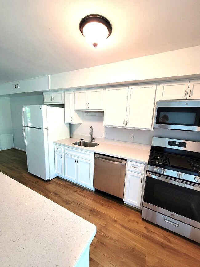 Building Photo - 7533 Spring Lake Dr