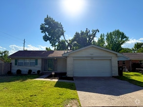 Building Photo - 1818 S Ash Pl