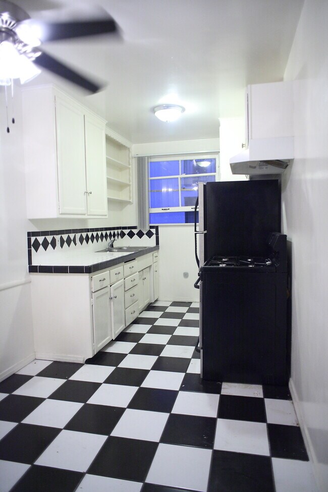 Foto del edificio - 357 S Hoover St