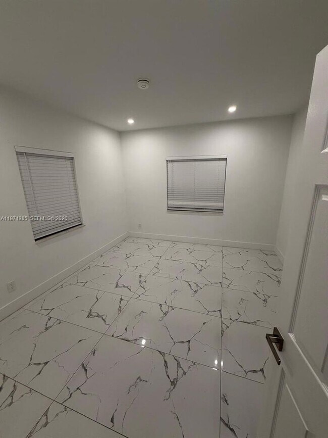 Foto del edificio - 345 SW 49th Ave