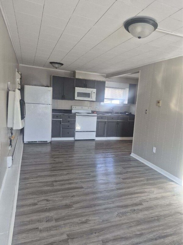 Building Photo - 304 E Lehr Ave