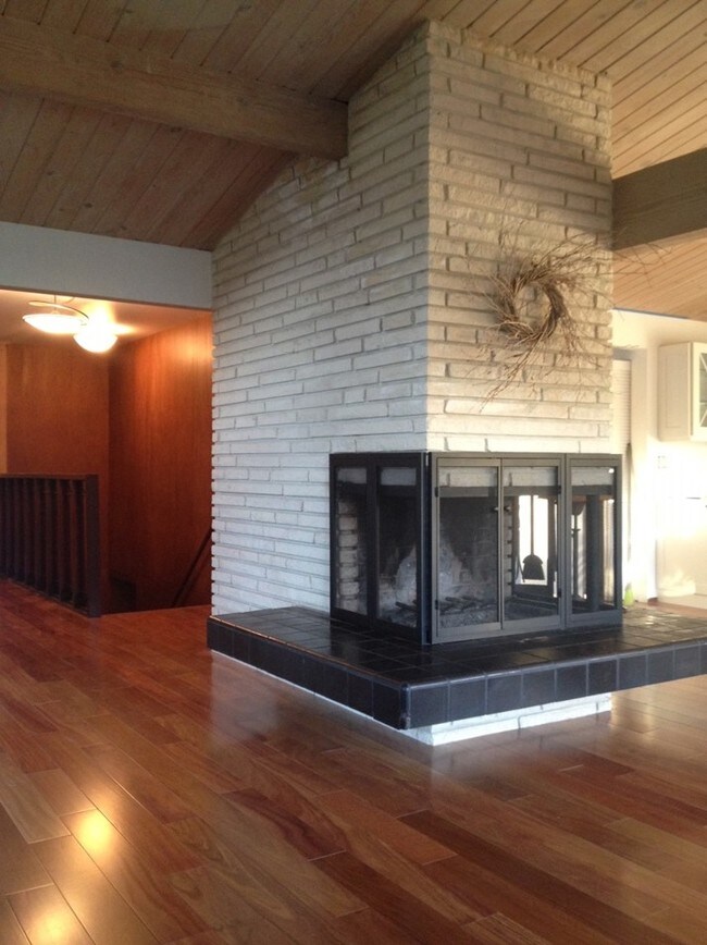 Building Photo - 14931 La Rinconada Dr