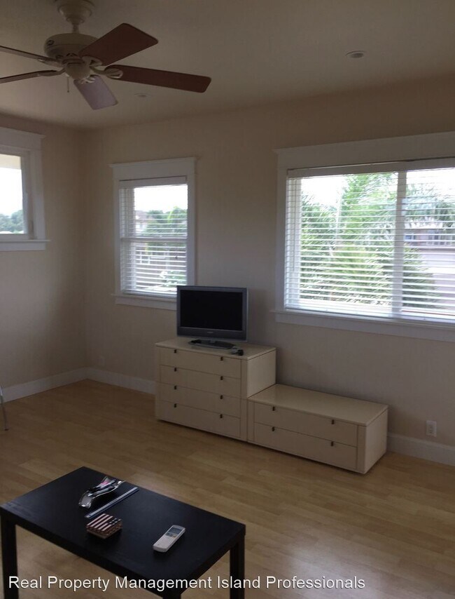 Building Photo - 2170 Maka'a St