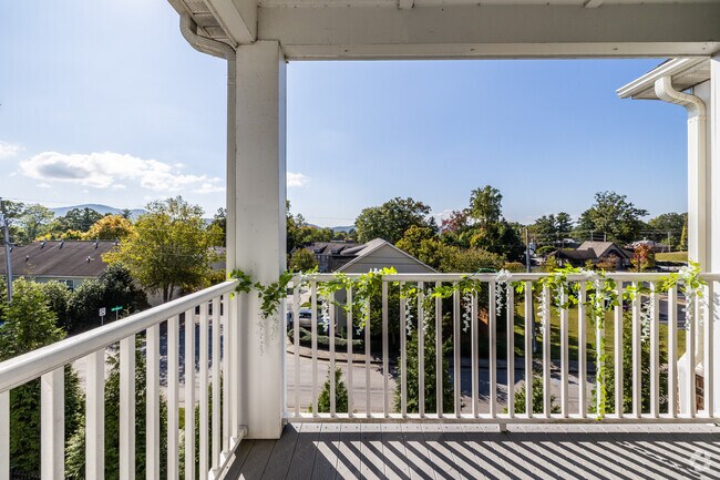 2HAB, 2BA - Seasons at Cane Creek