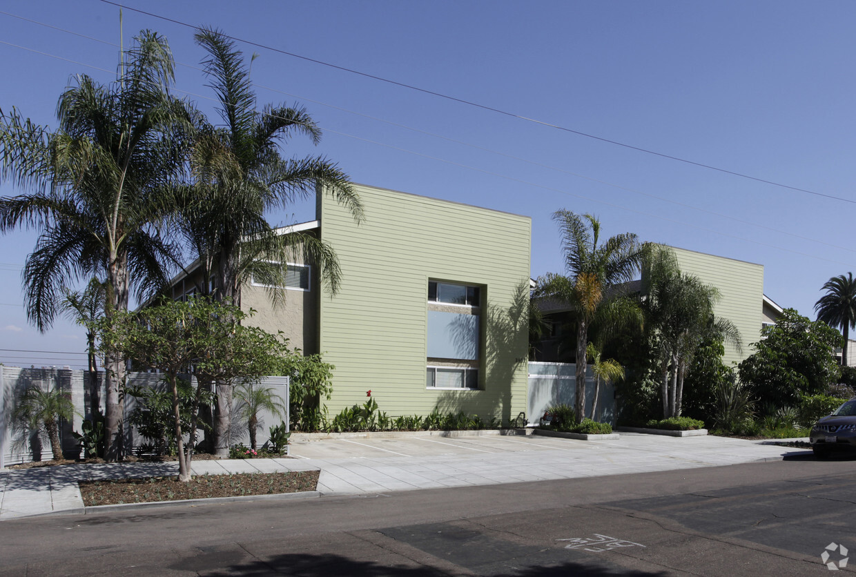 Primary Photo - Crestview Villas