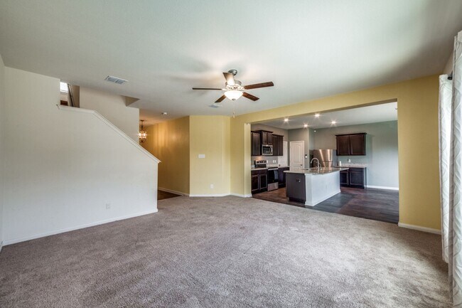 Building Photo - 4-BEDROOM HOME IN LUCKEY RANCH