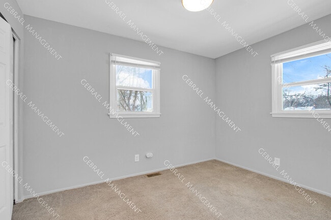 Building Photo - 3113 Lyndon Ave