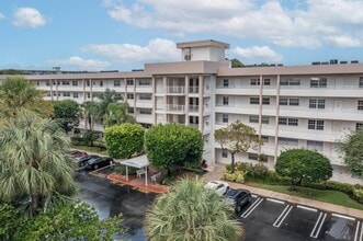 Building Photo - 3850 Oaks Clubhouse Dr