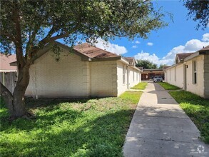 Building Photo - 928 French Ave