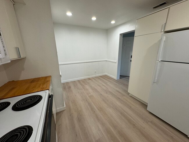 Plenty of space for a dining table - 387 N 200 E