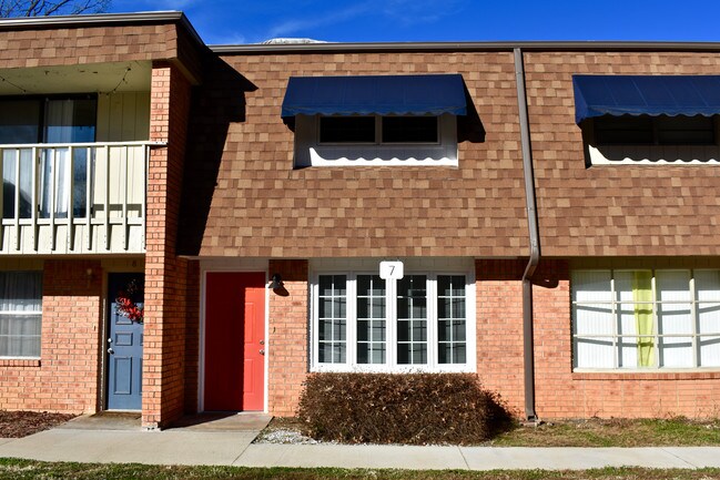 Building Photo - 808 W Lawson St