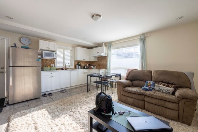 Building Photo - 3162 Euclid Av