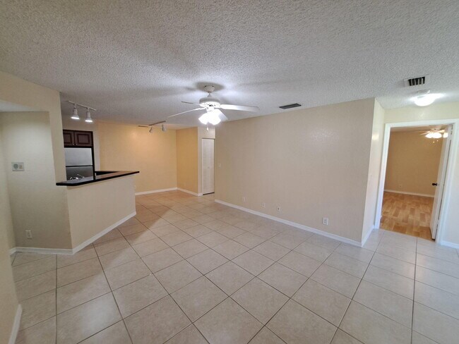 Foto del edificio - 3470 Pinewalk Dr N