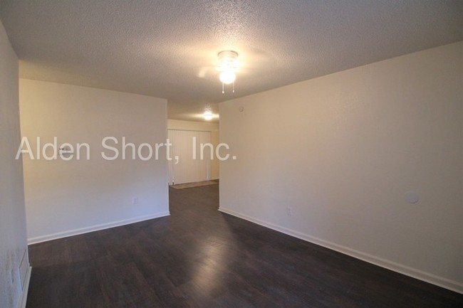 Foto del edificio - 3 bed, 2 bath in Oak Cliff