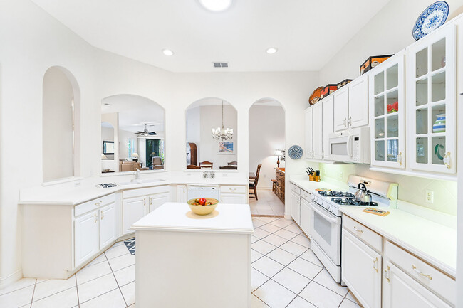 Building Photo - 1834 Tarpon Bay Dr S