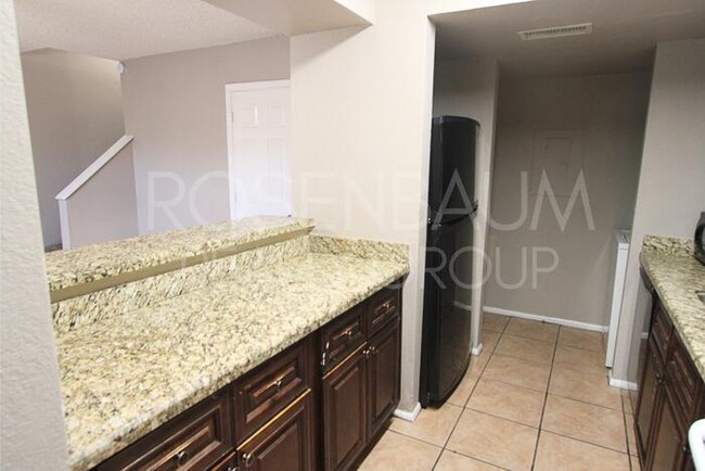 Foto del edificio - Charming 2-bedrooms, 1.5-baths townhome ap...