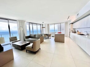 Building Photo - 4111 S Ocean Dr