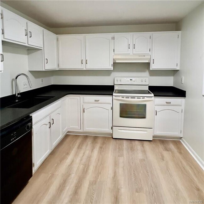 Foto del edificio - 6321 W Quaker St