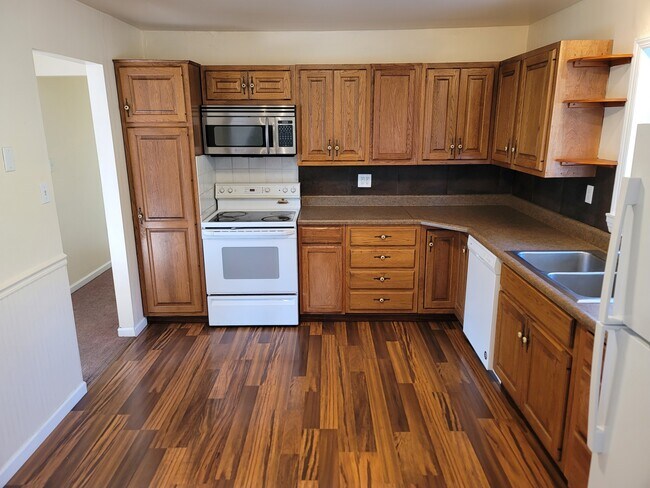 Building Photo - 129 Woods Ave