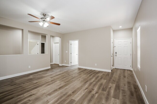 Foto del edificio - 3908 Yellow Mandarin Ave