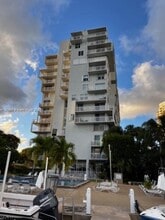 Building Photo - 150 SE 25th Rd