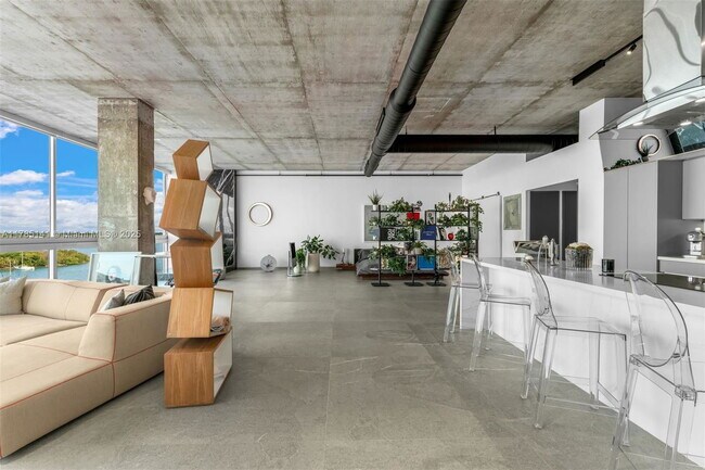 Foto del edificio - 7934 West Dr