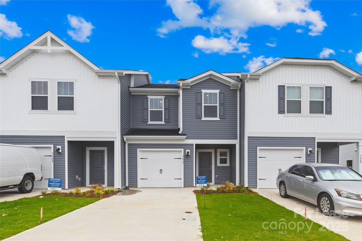 Foto principal - 3670 Backwater St