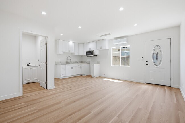 Foto del edificio - 11217 Lull St