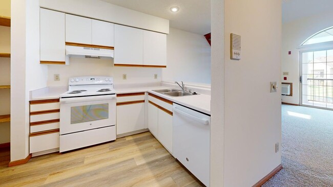 Cocina tipo loft pequeño de 1 dormitorio - Lake Pointe