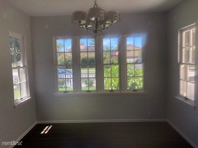 Building Photo - 2 br, 1 bath Apartment - 14408 Emelita Street