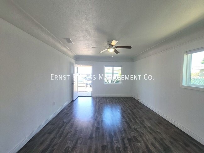 Building Photo - 12 53rd St
