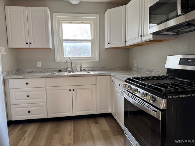 Foto del edificio - 3445 Wallace Dr