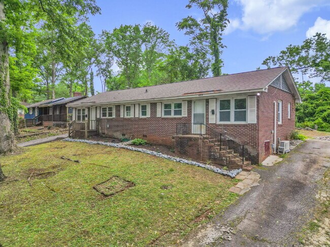 Foto del edificio - Freshly Updated 2BR / 1BA Single-Level Duplex $1,050/mo rent