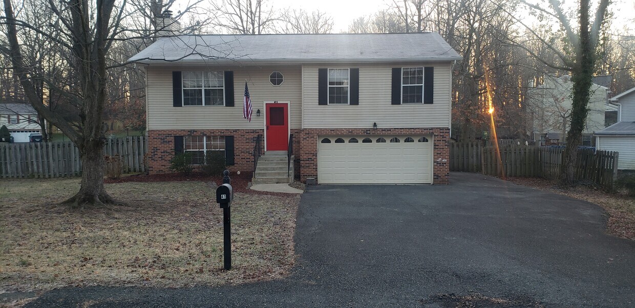 Primary Photo - 41 Meadowood Dr