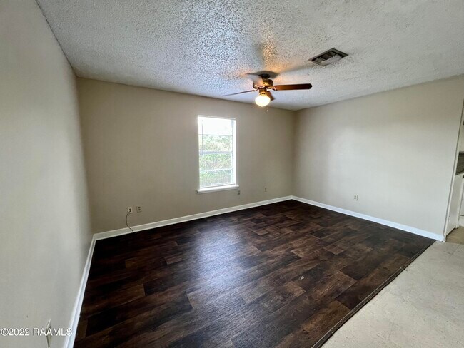 Foto del edificio - 403 Vieux Orleans Cir