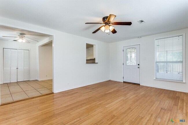 Foto del edificio - 3 Bedroom w/Work Shop & Carport!