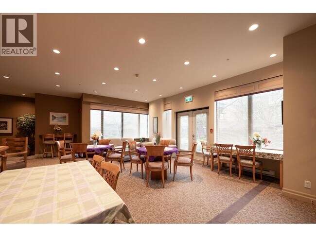 Photo du bâtiment - 538 W 45th Ave