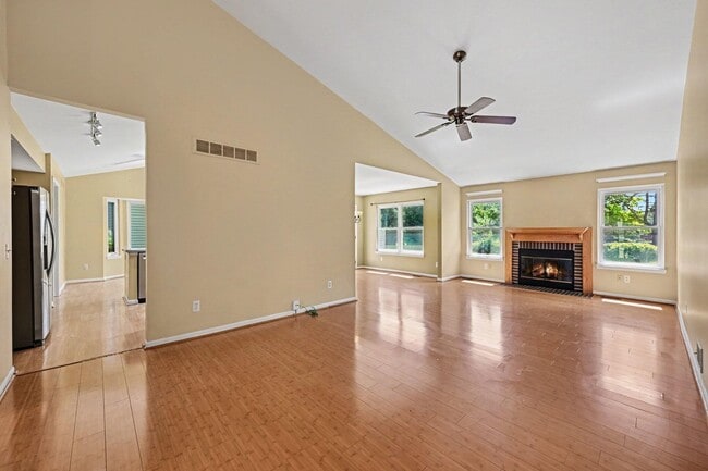 Building Photo - 47186 Scarlet Dr S