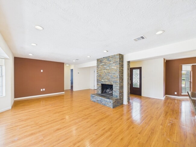 Building Photo - 12842 Westmere Dr