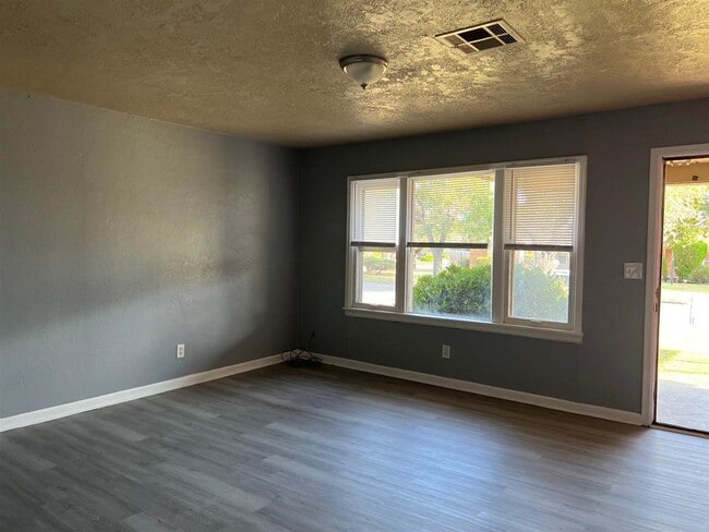 Building Photo - 2133 NW Denver Ave