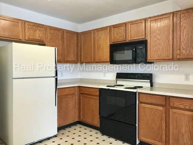 Building Photo - Awesome Townhome in Quail Run