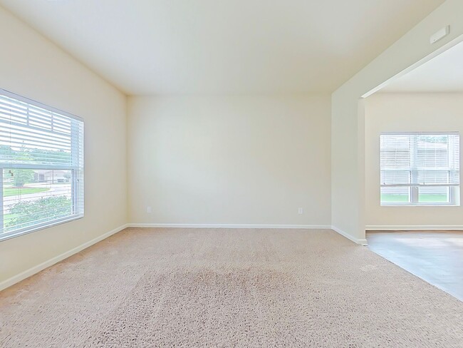 Building Photo - 4 Bedroom in Sims Landing!