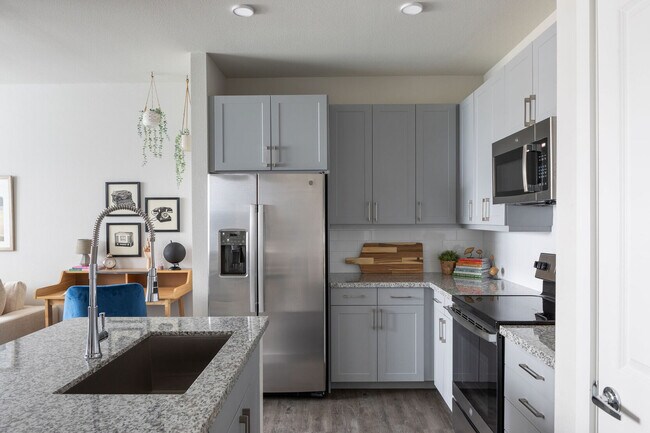 Building Photo - Special Offer: Reduced Rates & Free Rent!