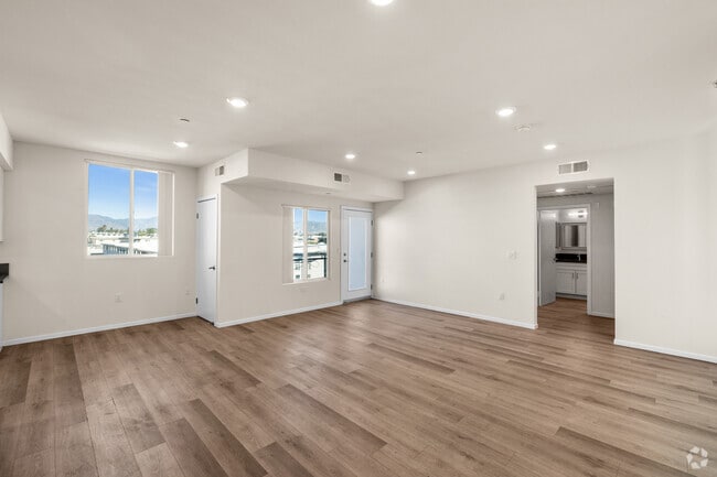 1 habitación, 1 baño, 693 pies cuadrados, sala de estar - The Lexi