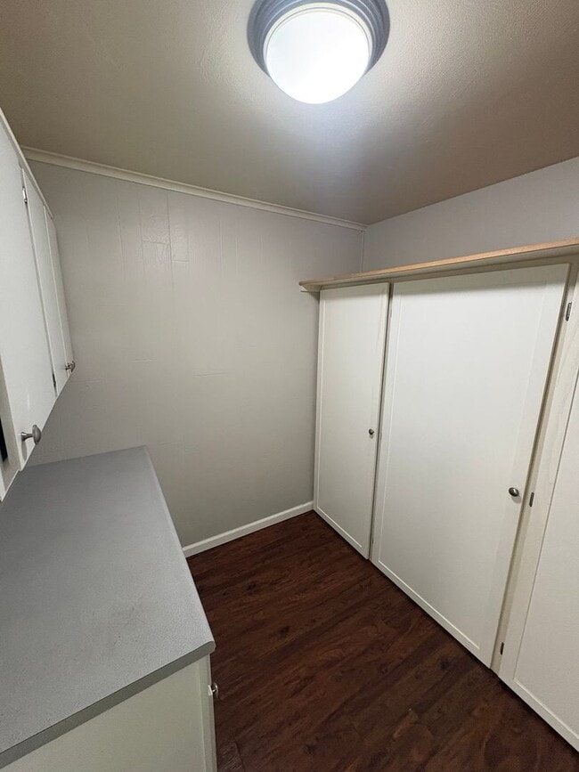 Building Photo - Welcome to this charming 3 bedroom, 2 bathroom home located in Peoria, IL.