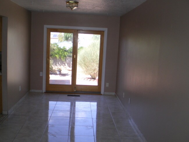 Building Photo - 6805 Gisele Dr NE